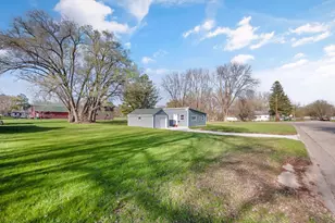 105 E Franklin St, Morristown, MN 55052 - Photo 20