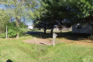 1001 Lincoln Cir, Braham, MN 55006 - Photo 6