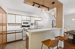 2597 Bedford Ct, Mendota Heights, MN 55120 - Photo 4