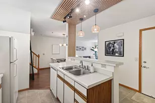 2597 Bedford Ct, Mendota Heights, MN 55120 - Photo 6