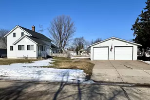 611 8th St E, Wabasha, MN 55981 - Photo 2