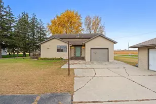 425 W Franklin St, Morristown, MN 55052 - Photo 4