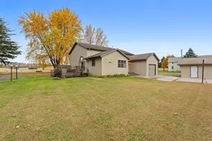 425 W Franklin St, Morristown, MN 55052 - Photo 1