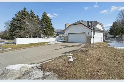 1831 Helena Road N, Oakdale, MN 55128 - Photo 26