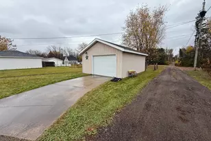 3725 Mayfair Ave, Hibbing, MN 55746 - Photo 12