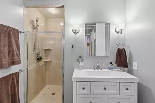 1432 Rose Pl, Roseville, MN 55113 - Photo 4