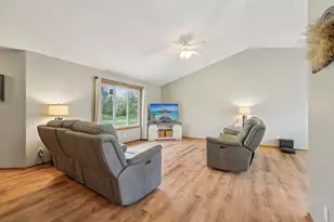 665 Flora Square, Prescott, WI 54021 - Photo 8