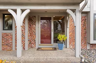 8747 Bentwood Dr, Eden Prairie, MN 55344 - Photo 54