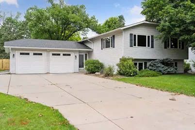 613 S Owasso Boulevard W, Roseville, MN 55113 - Photo 2
