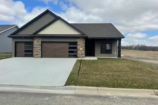 102 Fairway St., Zumbrota, MN 55992 - Photo 2