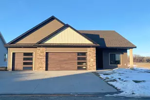 102 Fairway St., Zumbrota, MN 55992 - Photo 1