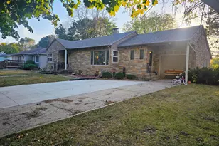 409 N Prairie St, Sherburn, MN 56171 - Photo 4