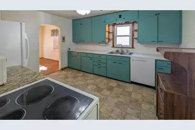301 Giles Place, Albert Lea, MN 56007 - Photo 6