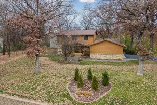 285 Wedgewood Ln N, Plymouth, MN 55441 - Photo 4