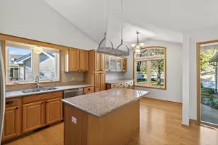 14606 Beverley Ln, Savage, MN 55378 - Photo 2