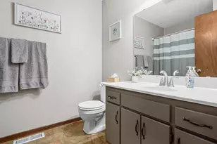 7672 13th St N, Oakdale, MN 55128 - Photo 14