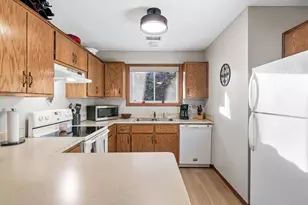 7672 13th St N, Oakdale, MN 55128 - Photo 6