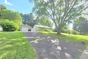 1694 Laurie Rd E, Maplewood, MN 55109 - Photo 2