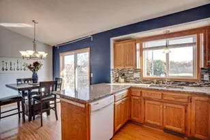 348 Columbine Ln, Shakopee, MN 55379 - Photo 4