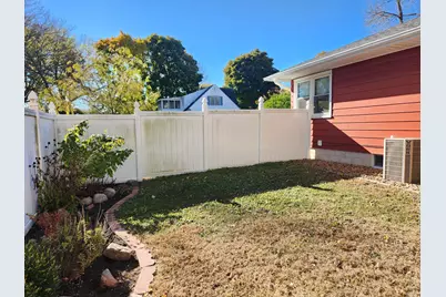 902 Clausen Avenue, Albert Lea, MN 56007 - Photo 12