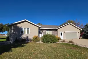 305 Rock River Dr, Edgerton, MN 56128 - Photo 1