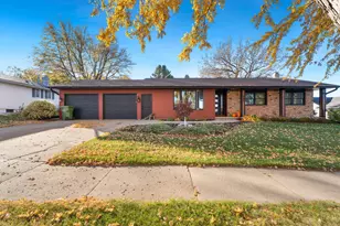 957 Miles Dr, Worthington, MN 56187 - Photo 2