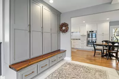 9609 Vincent Avenue S, Bloomington, MN 55431 - Photo 10