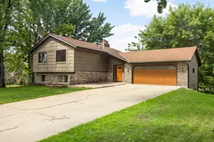8666 Windward Cir, Eden Prairie, MN 55344 - Photo 1