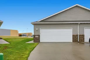 1133 39th Ave S, Moorhead, MN 56560 - Photo 2