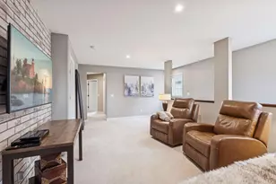 2304 Hillcrest Dr, Hudson, WI 54016 - Photo 14