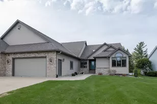 109 Teton Ct, Mankato, MN 56001 - Photo 1