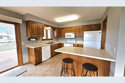 570 Jackson Street SW, Hutchinson, MN 55350 - Photo 6