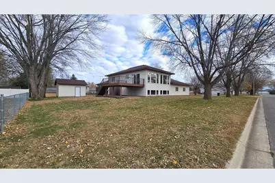 570 Jackson Street SW, Hutchinson, MN 55350 - Photo 2