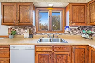 302 N Manyaska St, Sherburn, MN 56171 - Photo 10