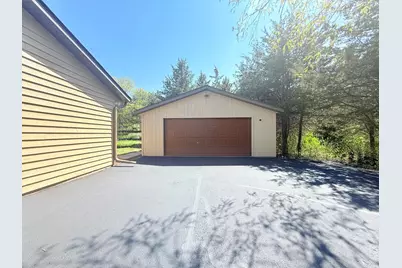 1069 Hunter Ridge, Hudson, WI 54016 - Photo 2