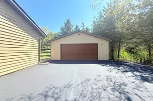 1069 Hunter Ridge, Hudson, WI 54016 - Photo 2