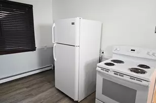 608 12th St NE, Austin, MN 55912 - Photo 4