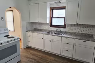 608 12th St NE, Austin, MN 55912 - Photo 6