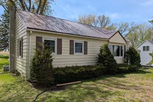 908 W State St, Kiester, MN 56051 - Photo 2