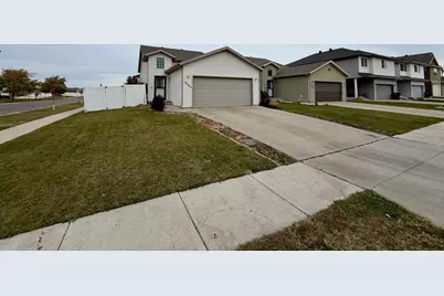 4889 Chelsea Lane S, Fargo, ND 58104 - Photo 2