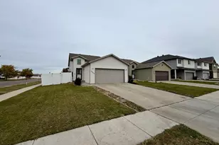 4889 Chelsea Lane South, Fargo, ND 58104 - Photo 2