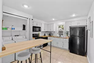 27 Magnolia Ave E, Saint Paul, MN 55117 - Photo 8