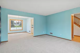 2423 Mailand Rd E, Maplewood, MN 55119 - Photo 6