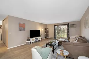 5627 Green Cir Dr, Hopkins, MN 55343 - Photo 8