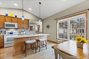 14421 Freesia Way, Apple Valley, MN 55124 - Photo 10