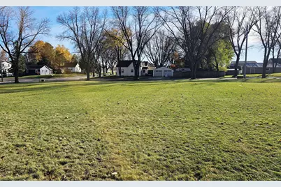 421 13th Street SE, Willmar, MN 56201 - Photo 4