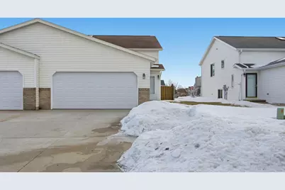 4274 39 1/2 Avenue S, Fargo, ND 58104 - Photo 2