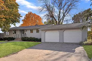 514 E Hollett St, Tracy, MN 56175 - Photo 1