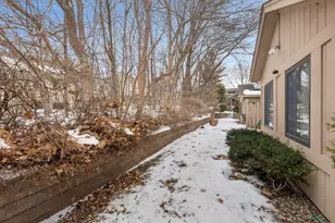 1135 Hollybrook Dr, Wayzata, MN 55391 - Photo 44