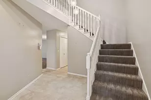 1135 Hollybrook Dr, Wayzata, MN 55391 - Photo 2